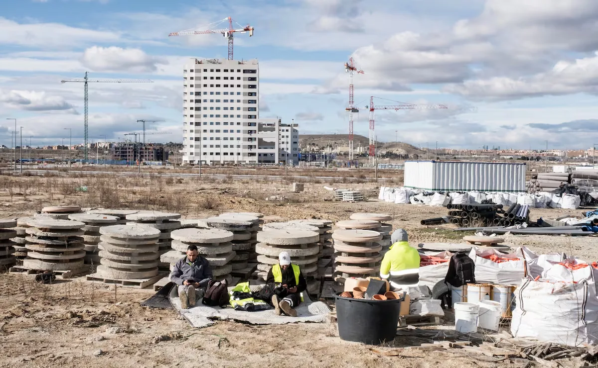 The new "affordable" homes from Almeida: handing over public land for a company to rent apartments for 950 euros and sell them for 324,000