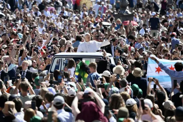 The Pope's visit challenges labor mobility in the communities, the two sides of teleworking in Spain