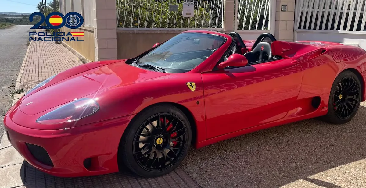 The red Ferrari that looked authentic for sale at a ‘top manta’