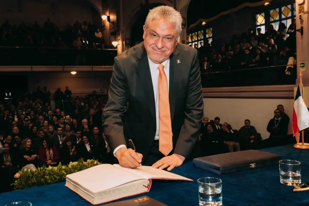 Rector Pedro Palominos takes the helm of Usach for the 2026-2030 period