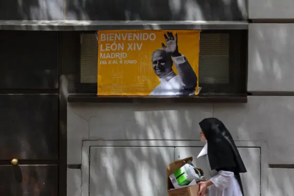 The Vatican addresses the controversy with child abuse victims and confirms that the Pope will meet with them in Spain
