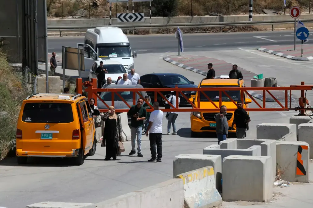 At least one dead and five injured in several shootings inside Israel