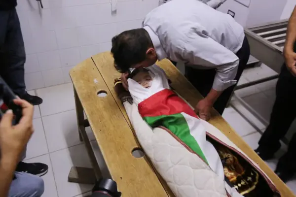 The Israeli army kills a baby by opening fire on the car in which the family was traveling in the West Bank