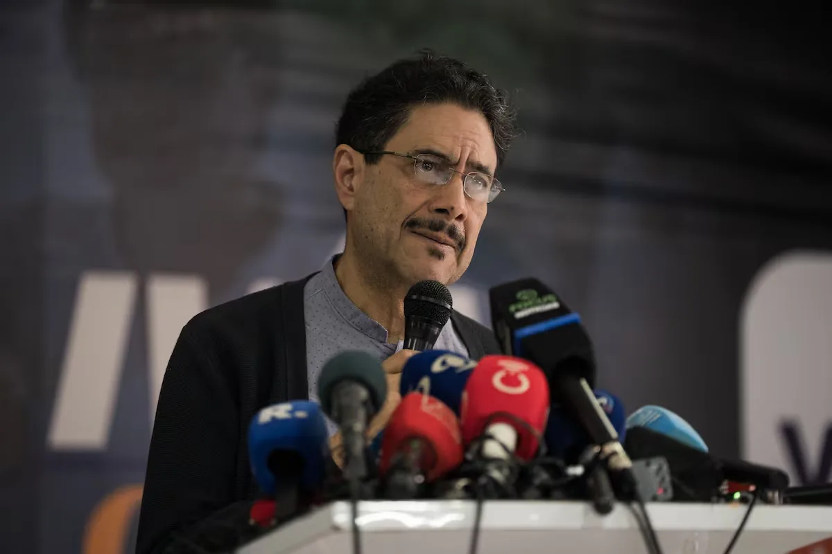 Cepeda distances himself from Petro's burdens