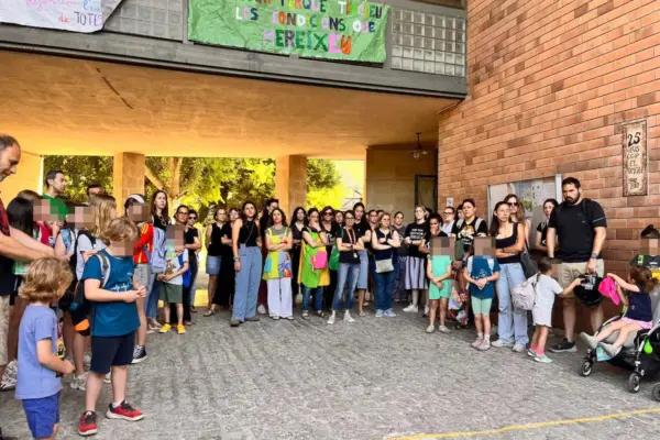 A teacher from Alcoi is assaulted when preventing an unauthorized man from picking up a student