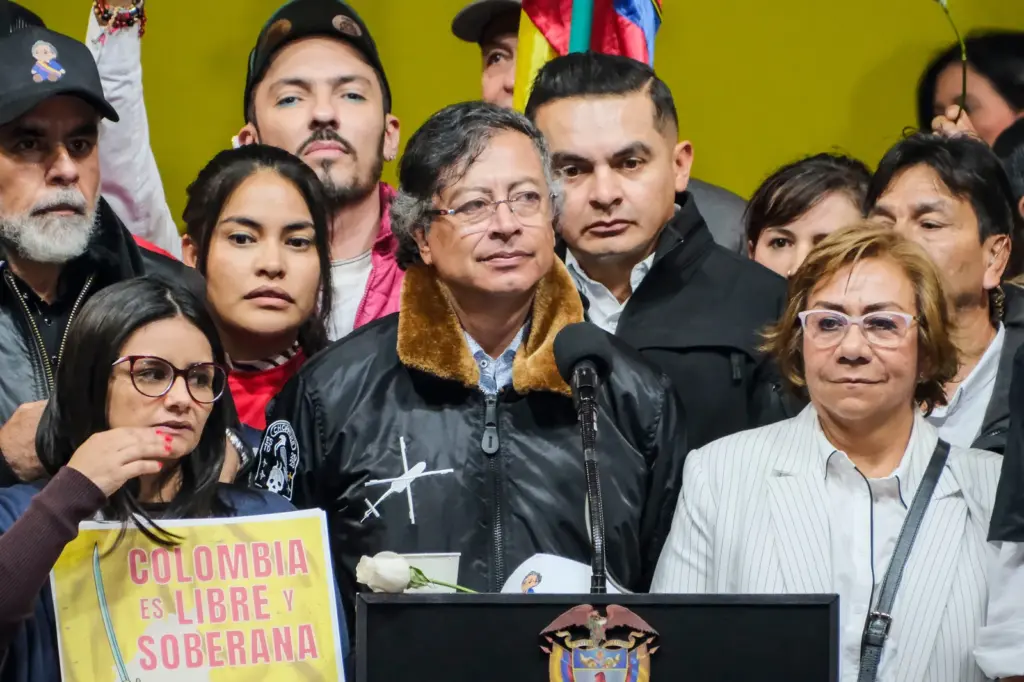 Petro gives in to his obstinacy and discards the idea of convening a Constituent Assembly