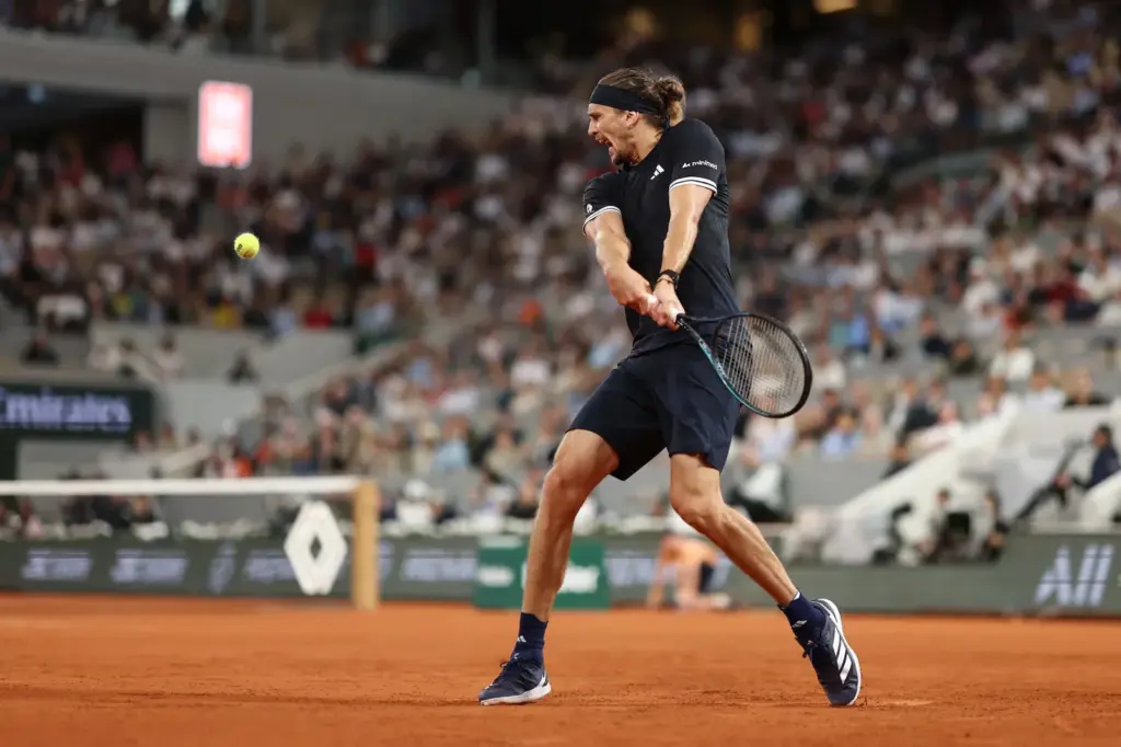 Jódar succumbs to the majesty of Zverev at Roland Garros