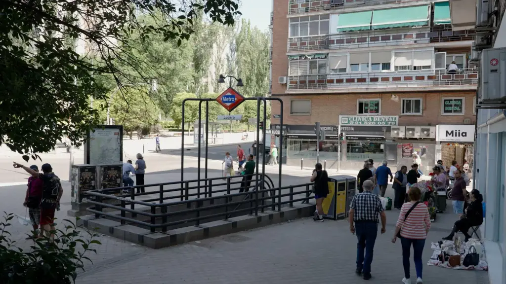 Vídeo | Un día en Lucero, el barrio obrero de Madrid que recibe al Papa en plena lucha contra el abandono