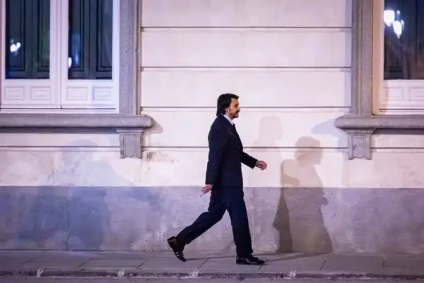 La UCO espera desde Navidades a que el juez la autorice a investigar a la pareja de Ayuso