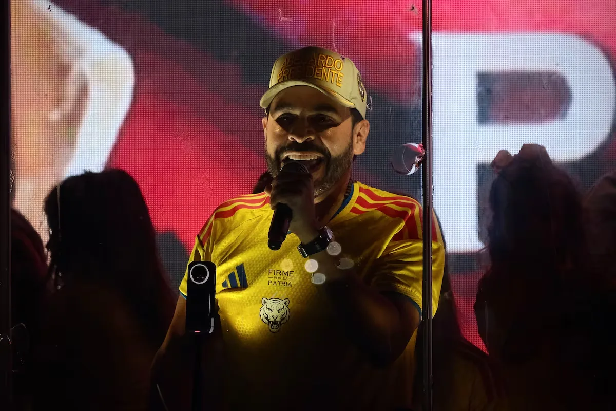 Abelardo de la Espriella accuses Gustavo Petro of wanting to "steal the elections" and prepare "a social outbreak"