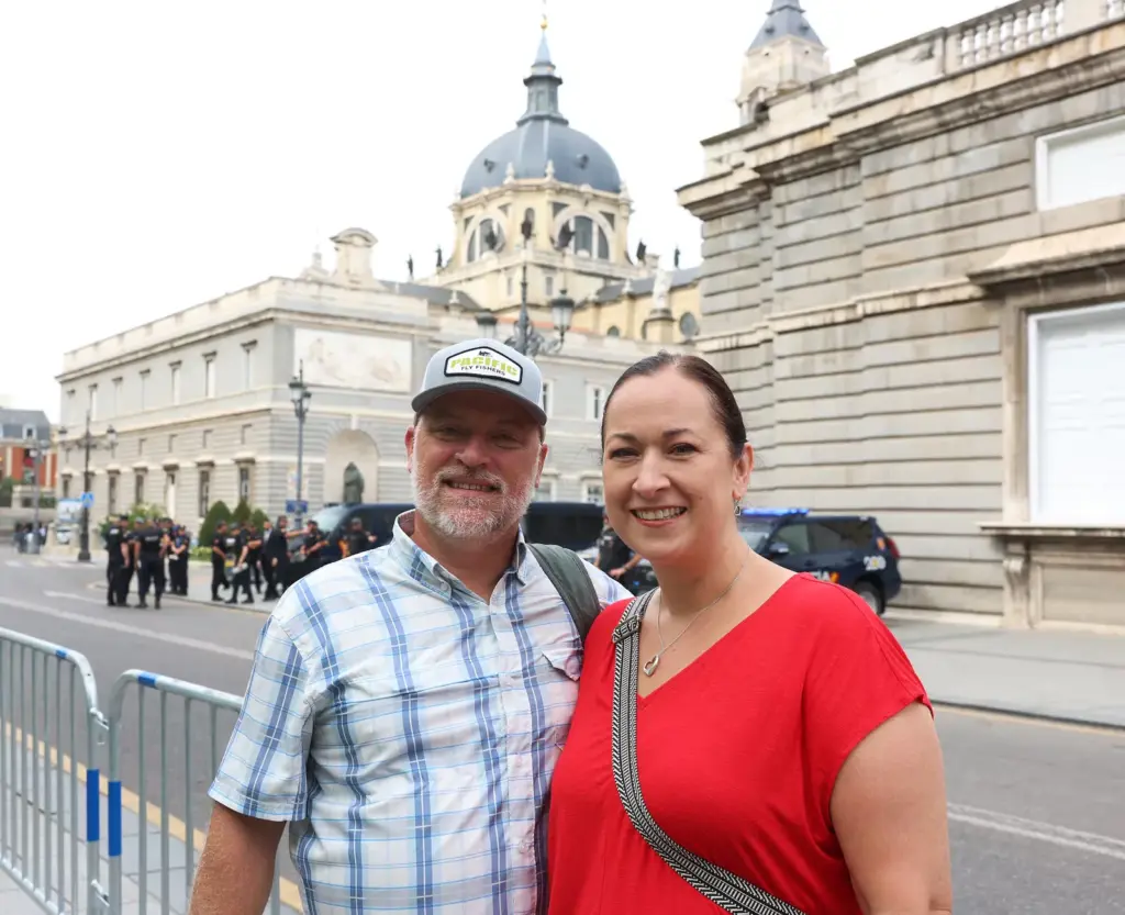 "Oh, the Pope is dressed as a Pope!": two hours of waiting to see Leo XIV for a few seconds
