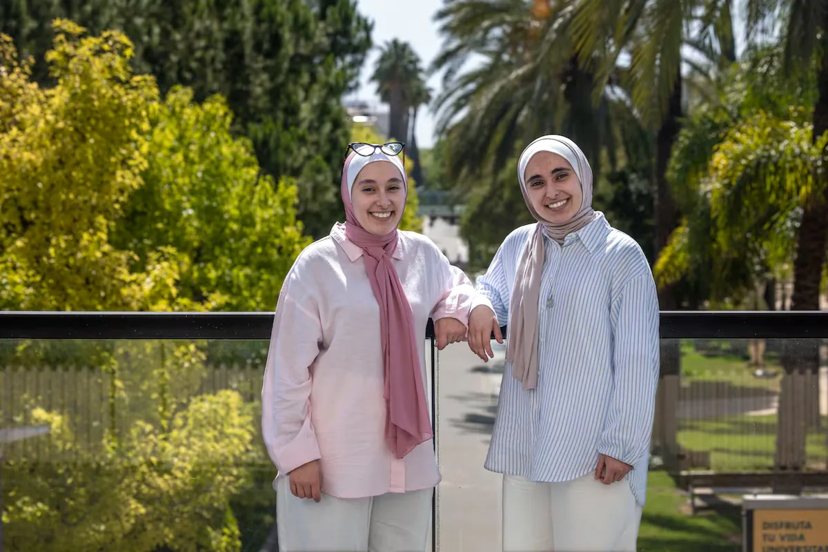 The journey of two sisters from Gaza to study in Valencia: “We don't just want to survive, we also want to follow our dreams”