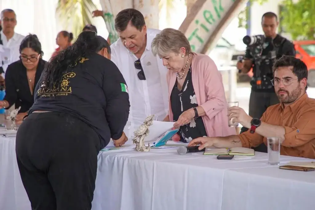 La secretaria de Medio Ambiente viaja a Mahahual tras la cancelación del parque turístico Perfect Day