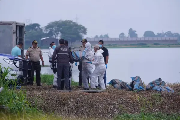 La masacre de ocho jóvenes devasta a una ciudad entera en Ecuador