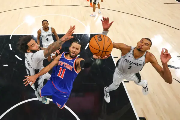 The Knicks win again on the road against the Spurs and create distance in the NBA Finals