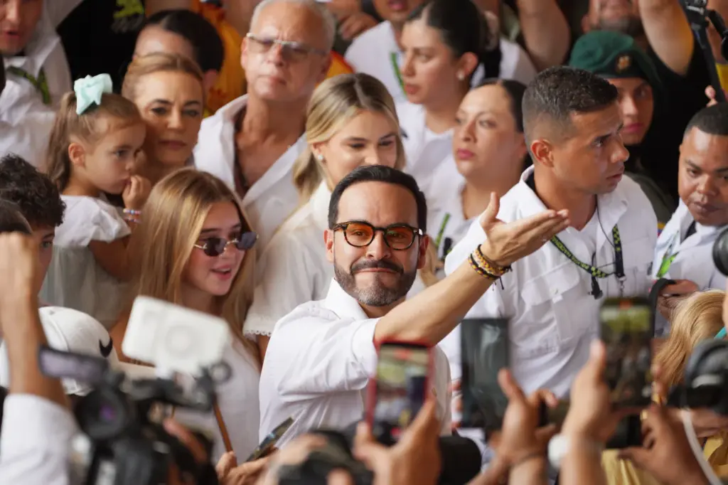 The Colombian diaspora drives Abelardo de la Espriella's victory