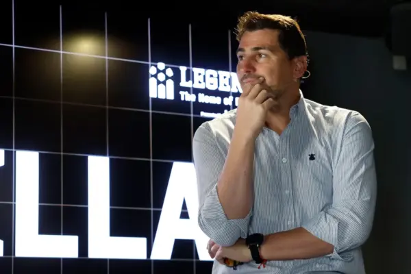 Casillas se incorpora al proyecto de Riquelme junto a Raúl y Fernando Hierro