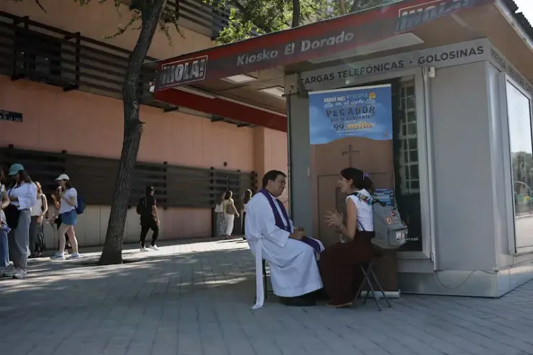 The Pope chooses a center for immigrants and homeless people for his first visit: “Whoever is in Madrid is from Madrid”