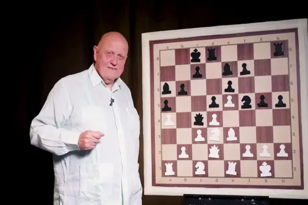 Chess Videos | The Emigrant Gulko Delivers His Queen in the Long Term