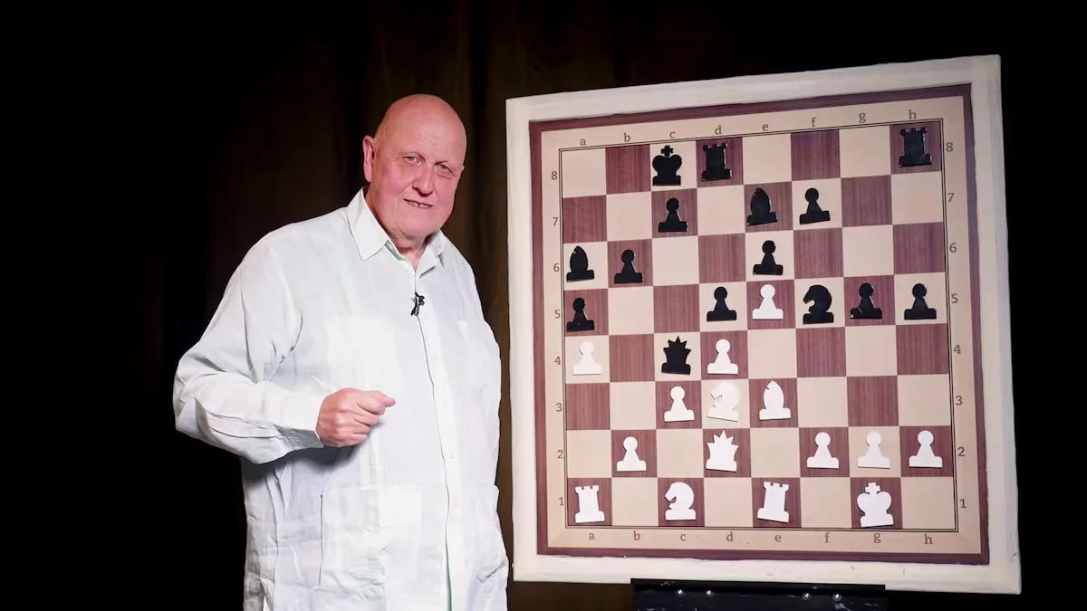 Chess Videos | The Emigrant Gulko Delivers His Queen in the Long Term