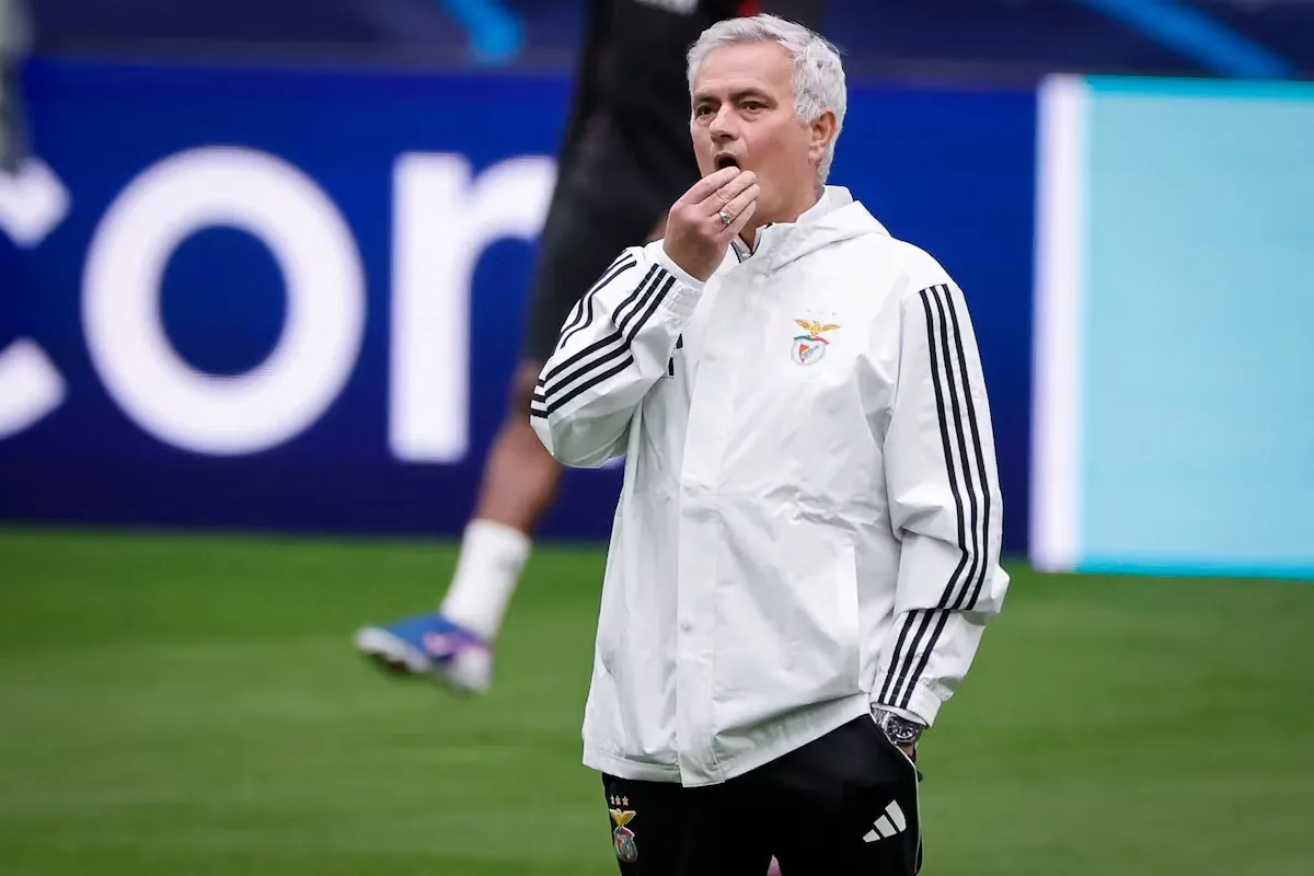 Florentino Pérez anuncia a José Mourinho como su entrenador para el Real Madrid