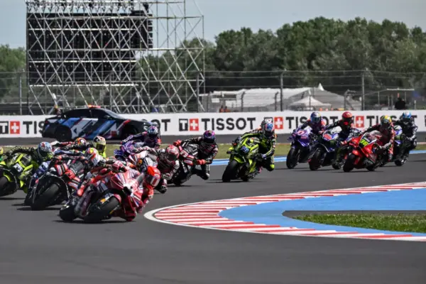 Hungarian Grand Prix live | Multi-rider crash at the start between Bezzecchi, Jorge Martín, Di Giannantonio, Aldeguer and Raúl Fernández
