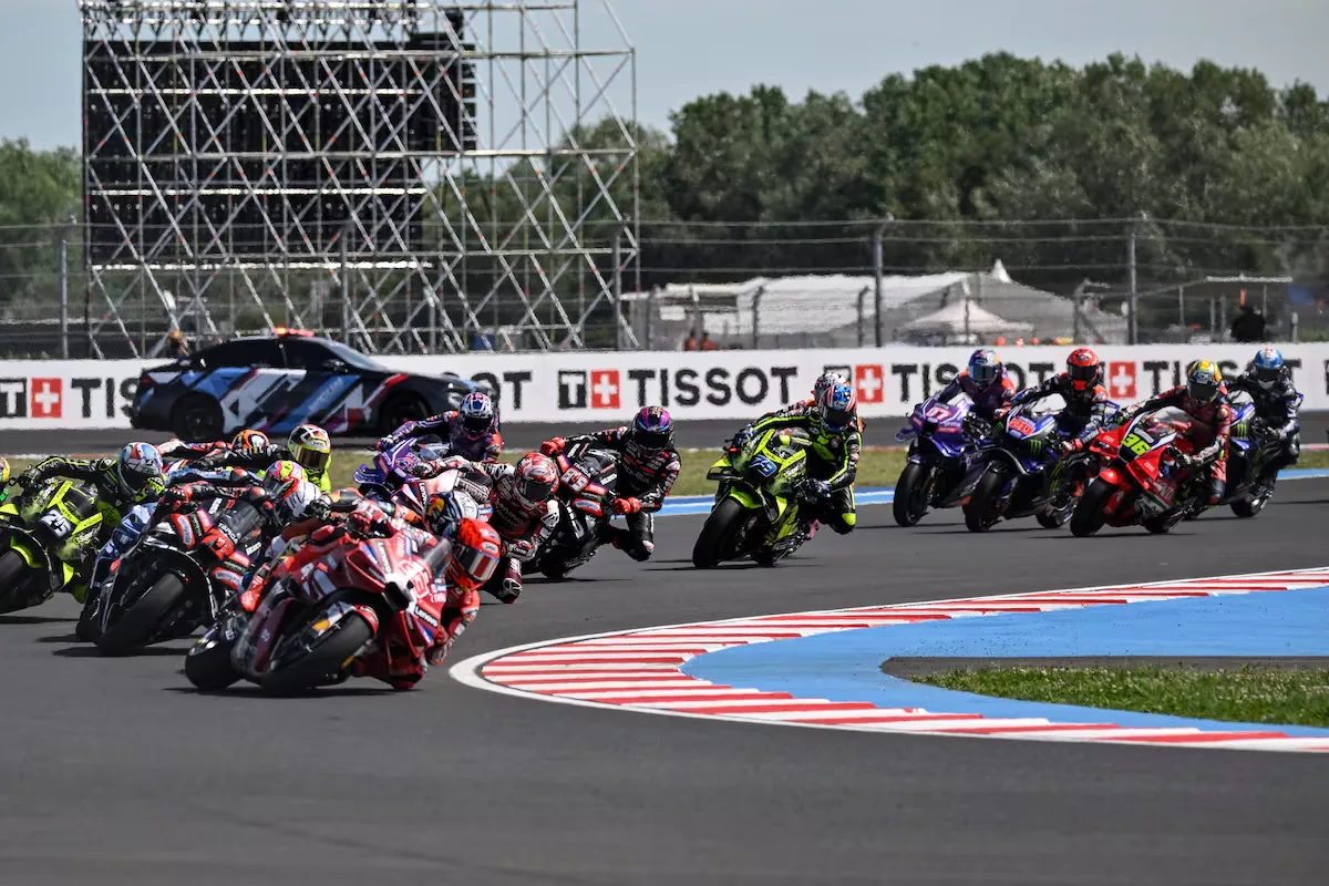 Hungarian Grand Prix live | Multi-rider crash at the start between Bezzecchi, Jorge Martín, Di Giannantonio, Aldeguer and Raúl Fernández