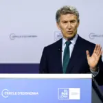 Feijóo esquiva en Barcelona la propuesta de negociar en Waterloo y con Puigdemont la moción de censura