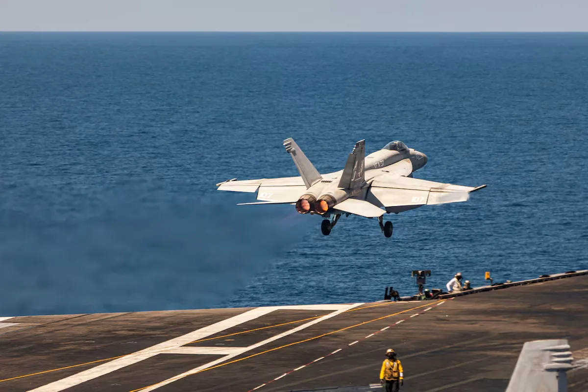 Iran attacks Kuwait and Bahrain with missiles after the United States struck its radars in the Strait of Hormuz
