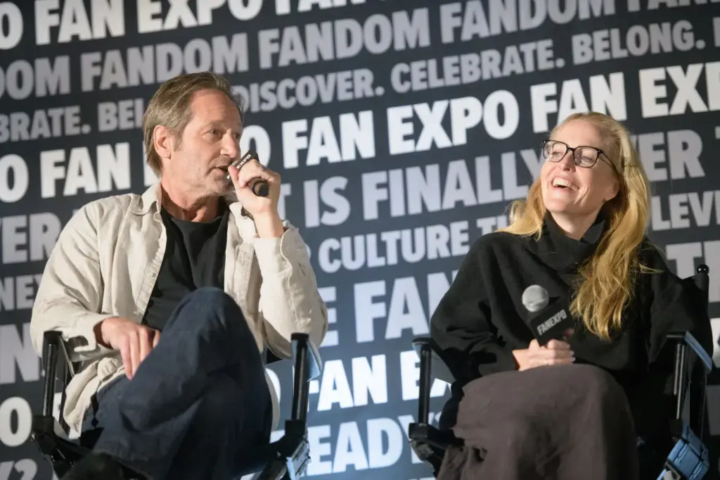 Gillian Anderson reunites with David Duchovny and puts him on the spot: “Do you know where the G-spot is?”