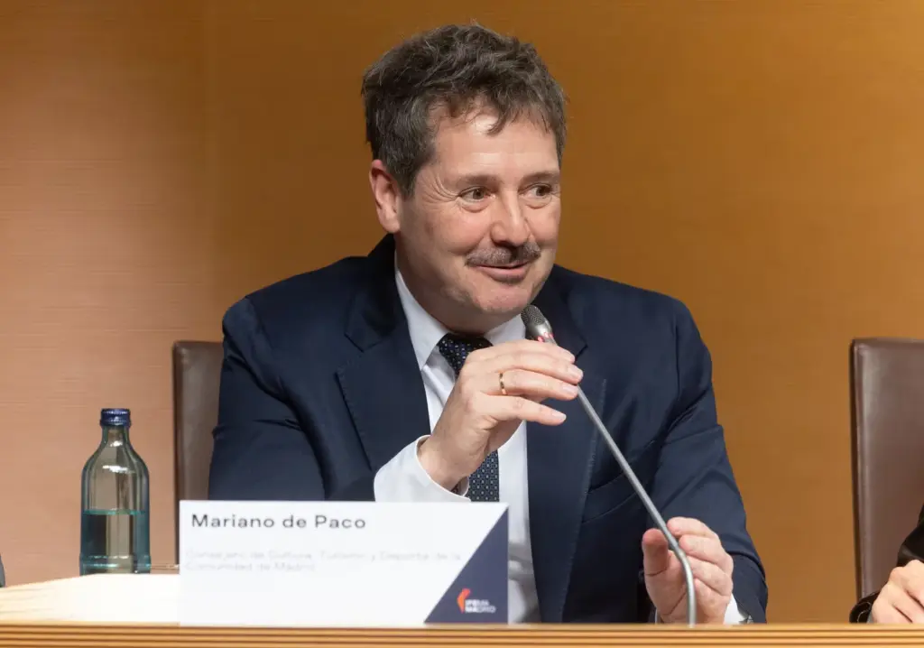 Mariano de Paco, a cultural manager who invests in bullfighting, praises Ayuso's “superpowers” and now laughs at the heat students endure