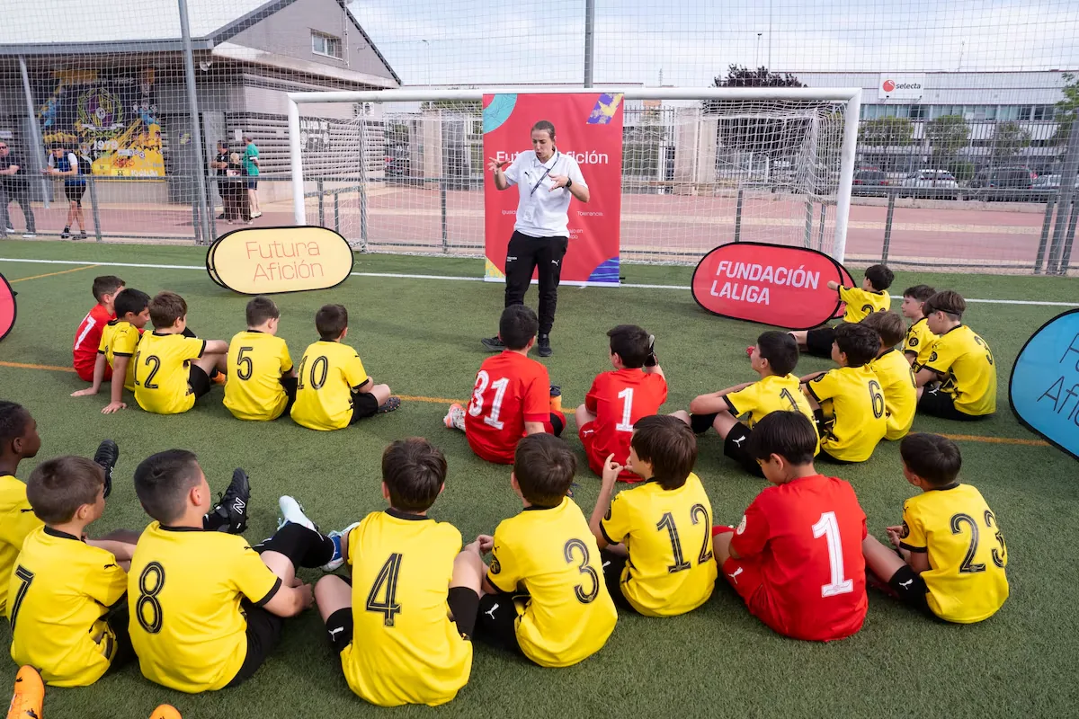 The football that children should learn