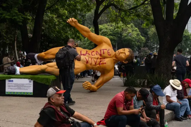 CNTE protesters intensify pressure on the Government with blockades in the city center