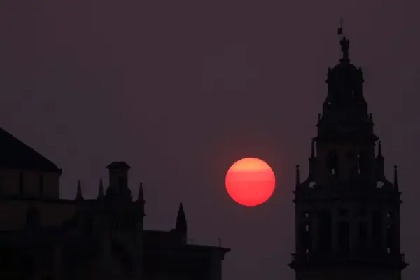 Aemet announces a fourth heatwave from Wednesday to Sunday amidst the fire crisis