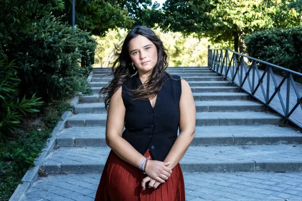 Sick leave, a right that young people are more aware of: "We are not going to go to work sick"