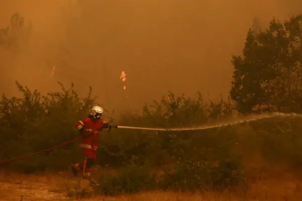 The EU mobilizes its emergency mechanism for the fires in Spain and France and warns: “We are preparing for a serious situation”