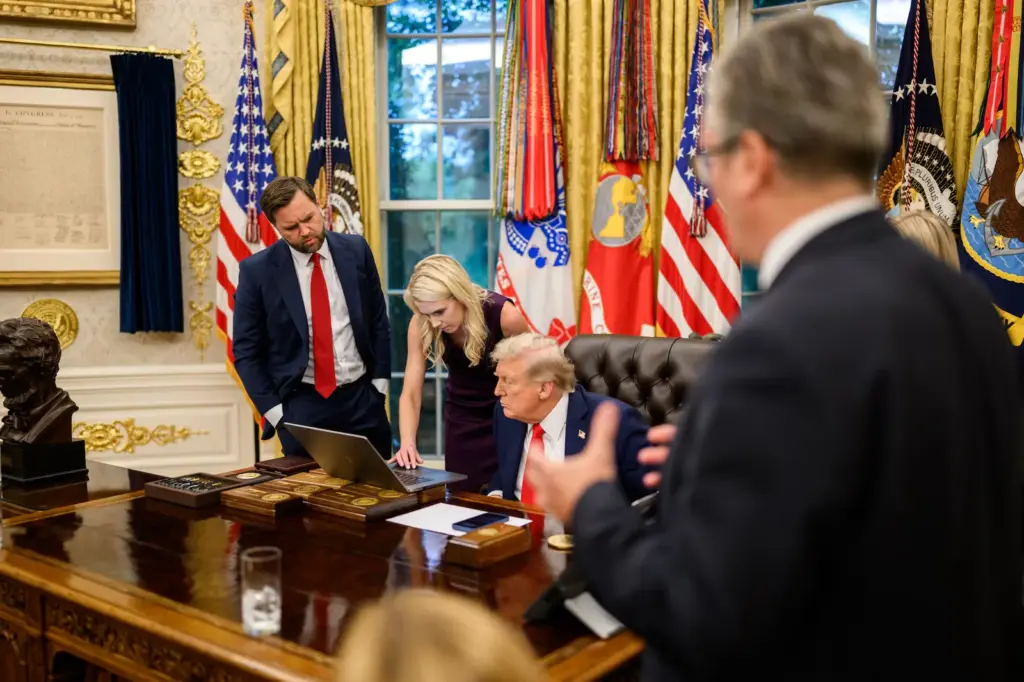 Dentro de la Casa Blanca: así ejerce Trump un poder desenfrenado para dejar su huella en la historia
