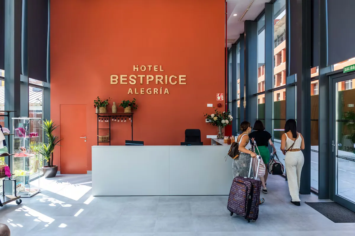 Check-in at 3 PM, check-out before 12 PM: why people are arriving later and leaving hotels earlier