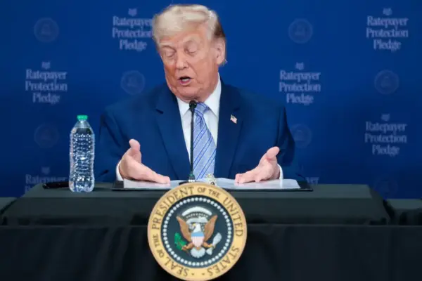 Trump imposes new tariffs of between 10% and 12.5% on more than 60 countries to maintain his trade wall