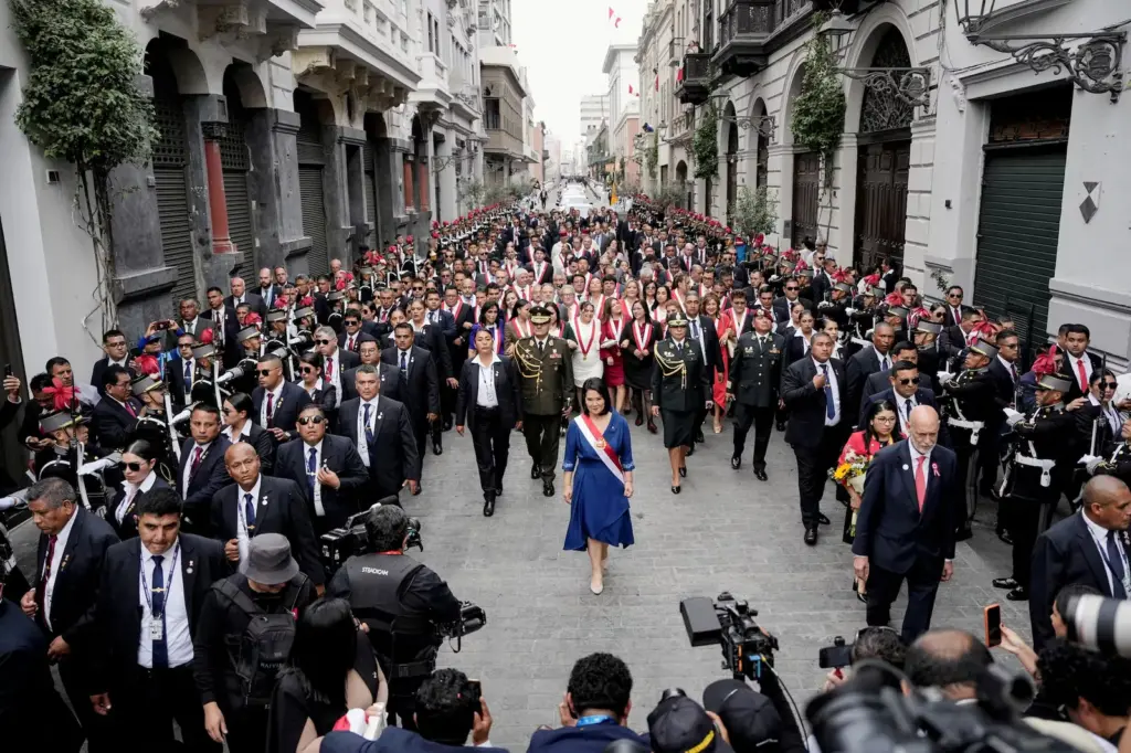 Keiko Fujimori inaugurates her Government with a firm hand on security, public works, and state aid against inequality