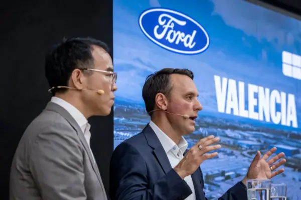 Geely pays 221 million for 34% of the joint venture with Ford in Almussafes