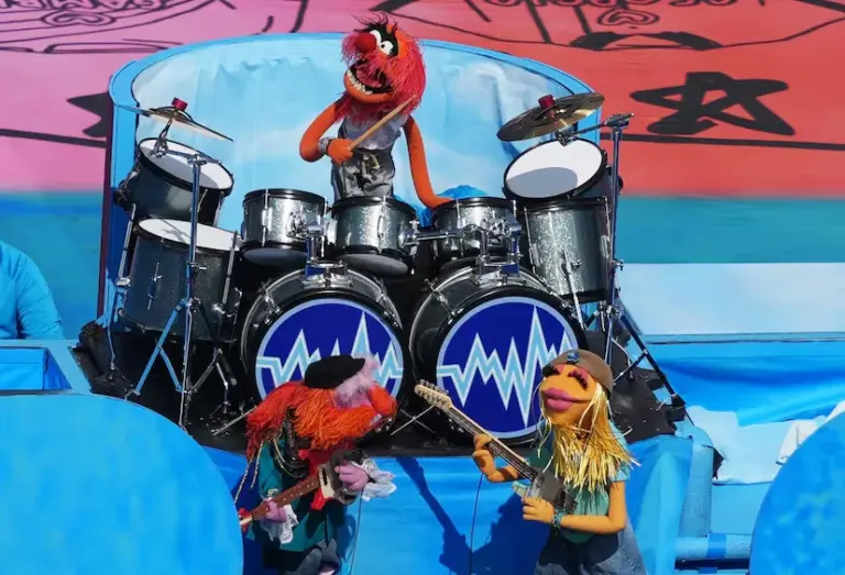 And the World Cup final turned into a Super Bowl: Shakira, Coldplay, BTS, and Dudamel fill the final with music and spectacle