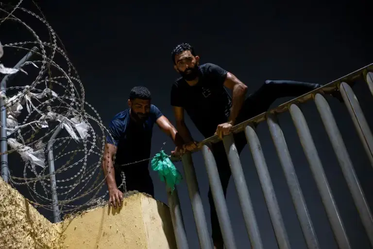 Sánchez denounces a "violation of Spain's territorial integrity" after the arrival of thousands of irregular immigrants in Ceuta