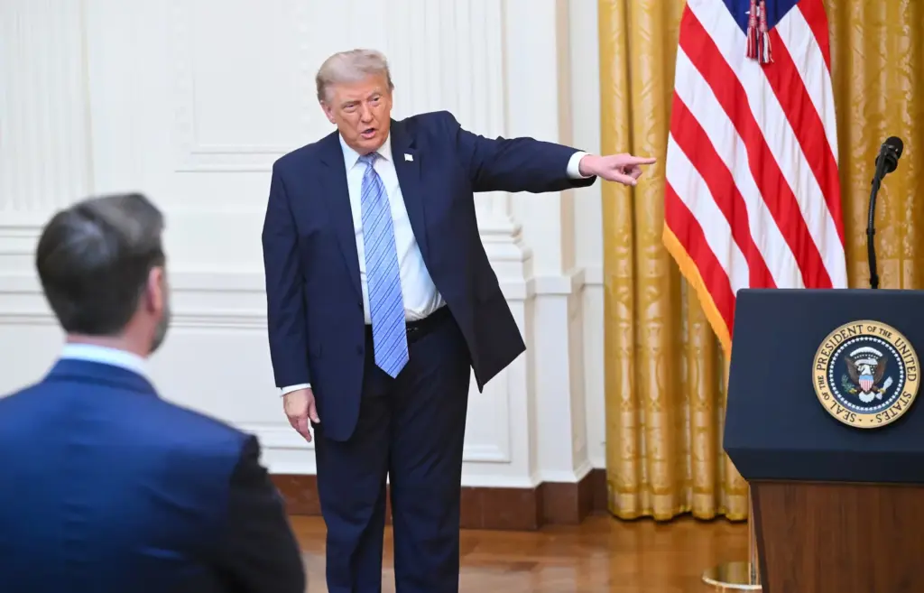 Trump resucita en un discurso a la nación el bulo del fraude electoral de 2020 y exagera la influencia de China en su derrota