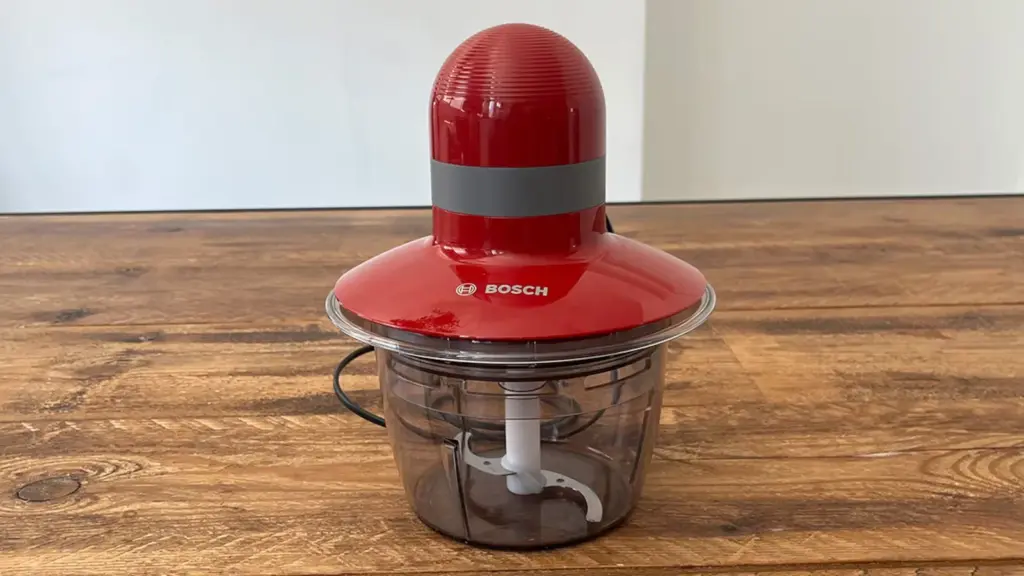 Because it has only one speed, the Bosch MMR08R2 electric chopper falls behind the best options.
