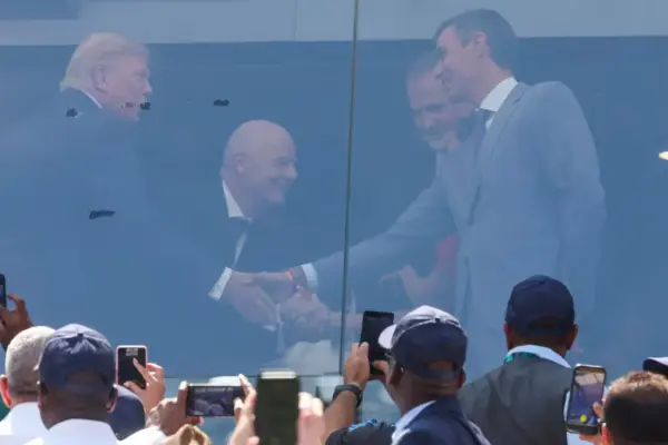 The stage of few words: Trump and Sánchez temporarily set aside differences during the World Cup final
