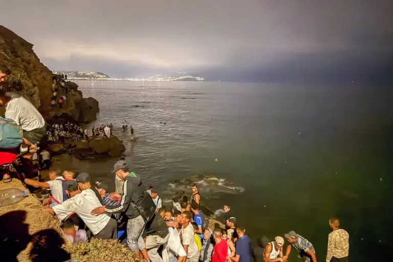 Sánchez denounces a "violation of Spain's territorial integrity" after the arrival of thousands of irregular immigrants in Ceuta