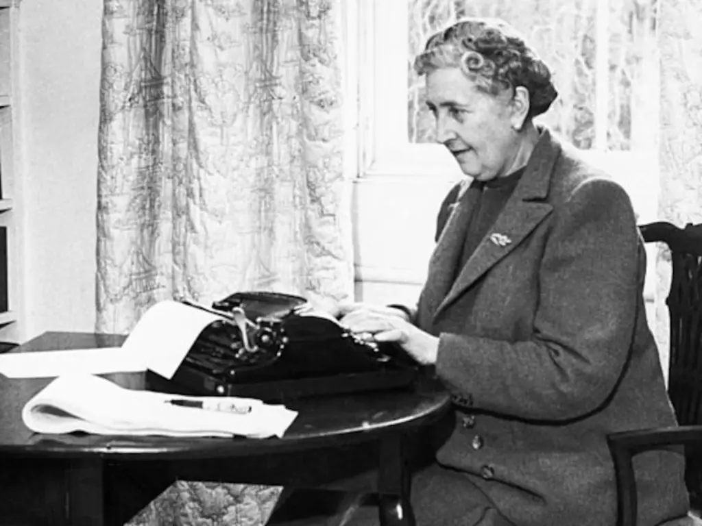 15 ideal noir novels for summer analyzed and reviewed to choose well
