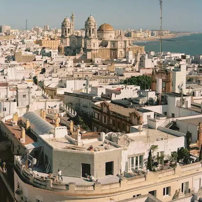 Between crowded Spain and emptied Spain