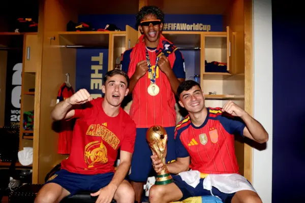 This is how it was experienced in the Spain locker room after the World Cup victory: "We danced Argentina"